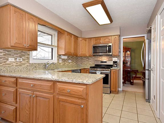 4th image of 720 Bayberry Dr