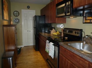 280 Village St APT B1, Medway, MA 02053