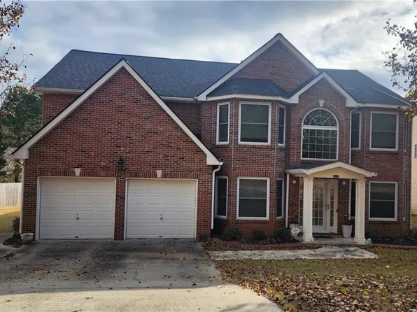 1210 Buckingham Dr, Fairburn, GA 30213