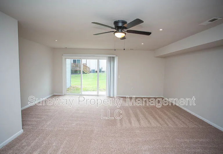 137 Brent Ct — Photo 3