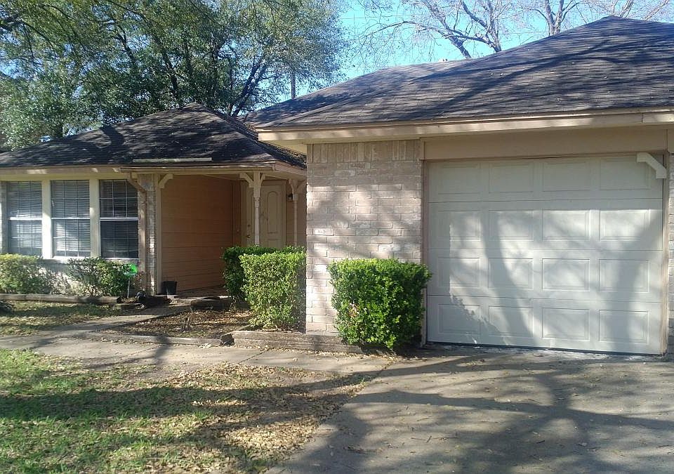 1st image of 15414 Pebble Lake Dr