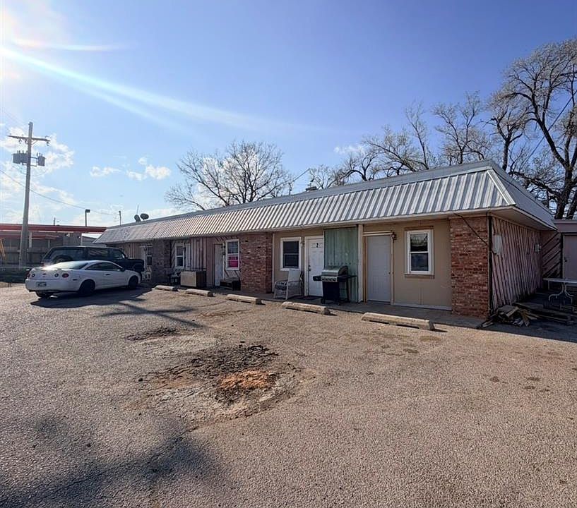 1st image of 208 N 14th St