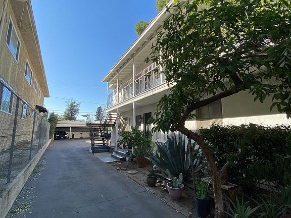 2nd image of 5131 Bakman Ave #10