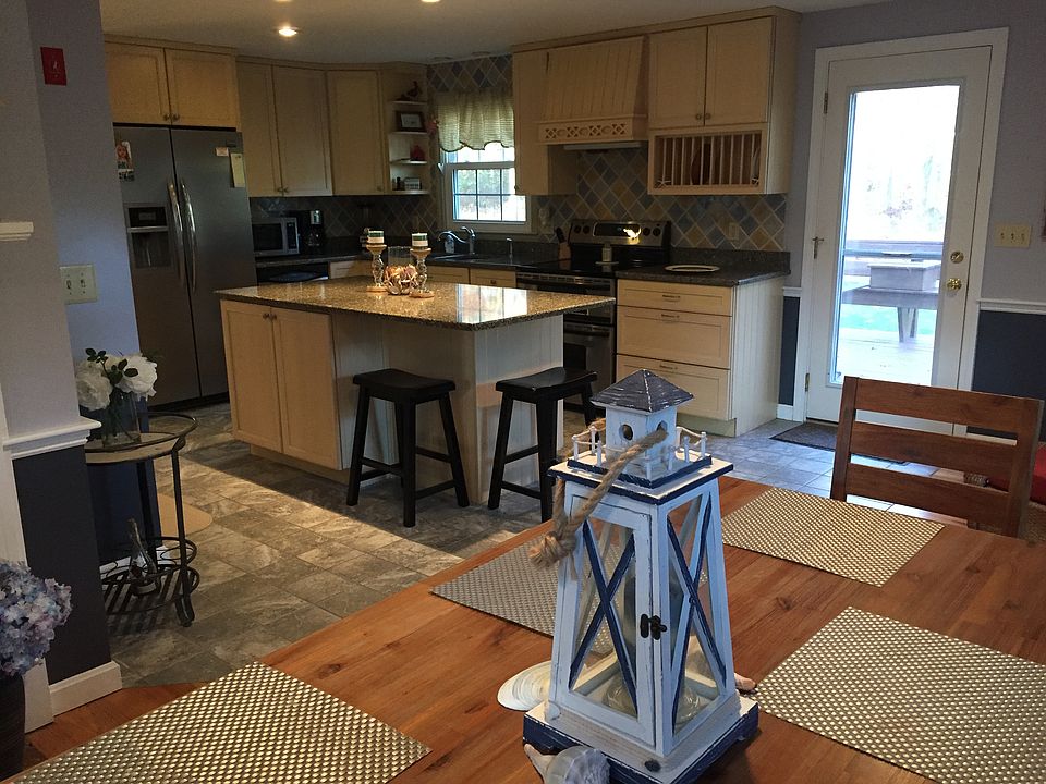 2nd image of 8 Jared Ln