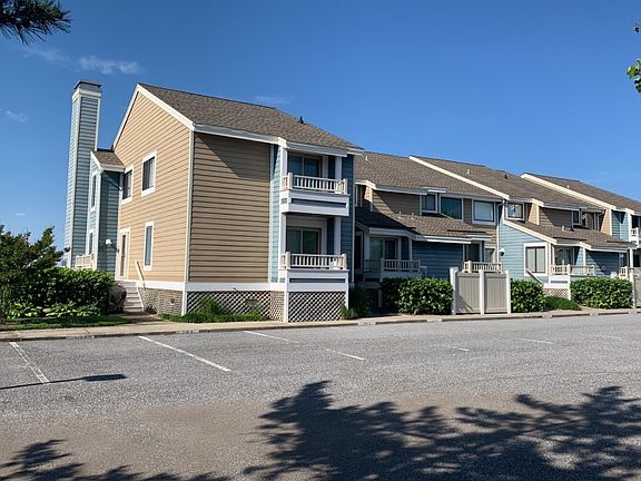 2nd image of 220 N Heron Dr