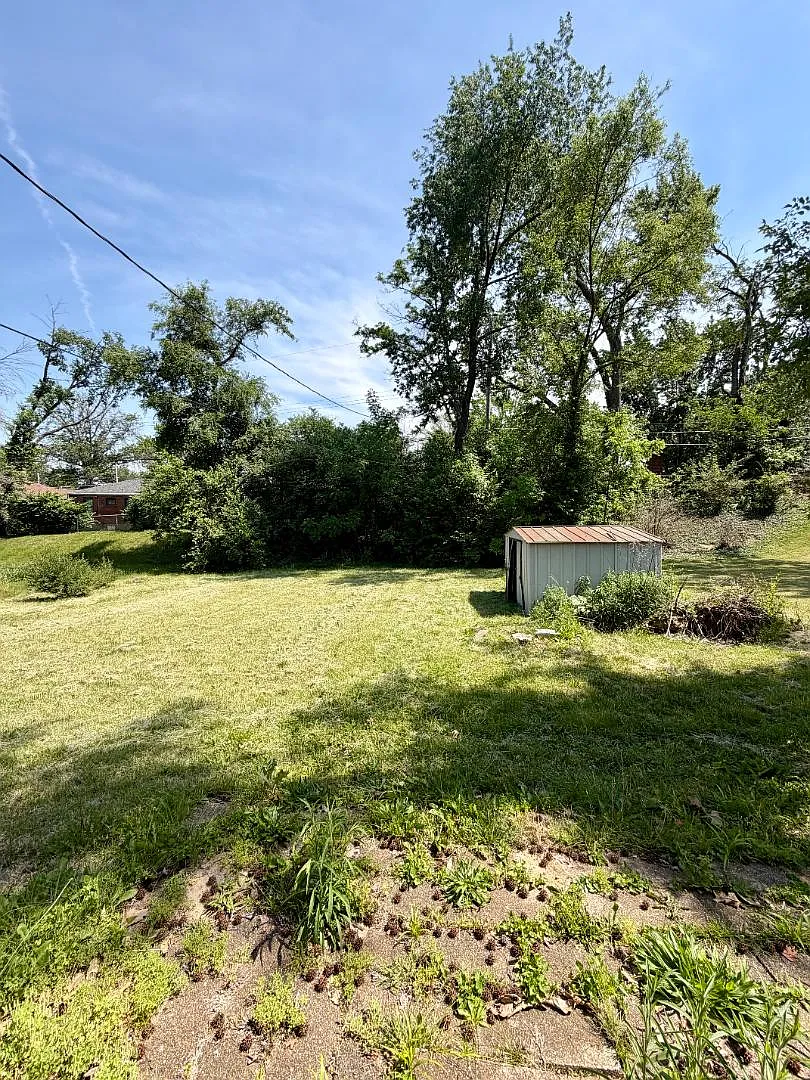 Property Photo - 8858 May Ave