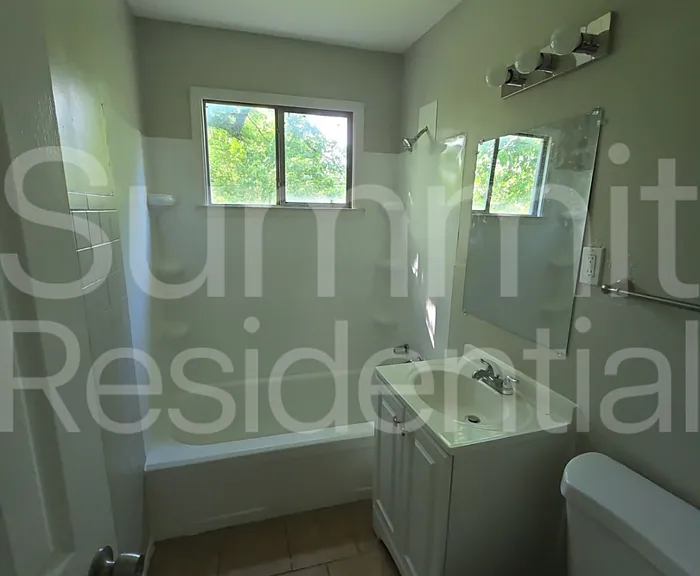 5636 E 40th St — Photo 14