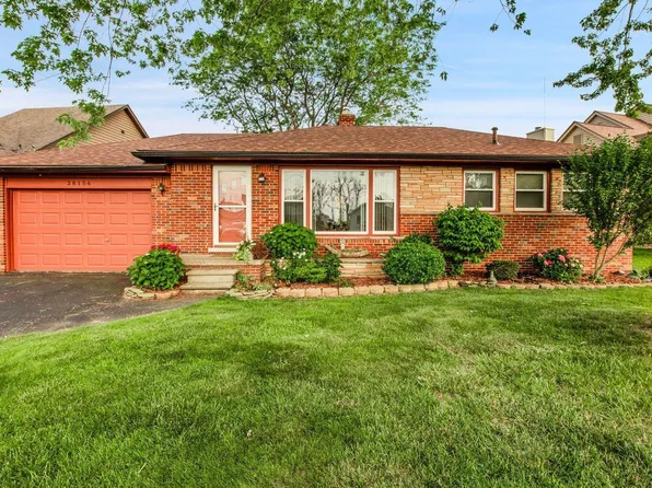 38156 Huron Pointe Dr, Harrison Township, MI 48045