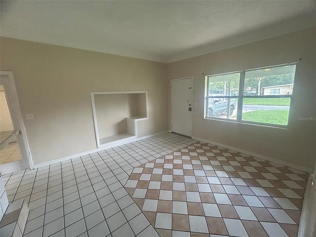 2 bed, 1.0 bath, 995 sqft, $1,495 — Photo 3