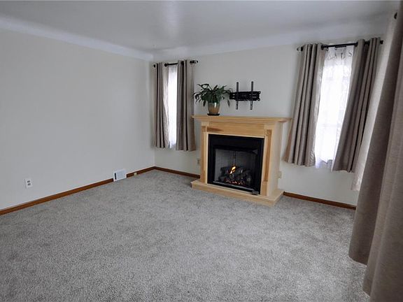 2nd image of 3811 Dawnshire Dr