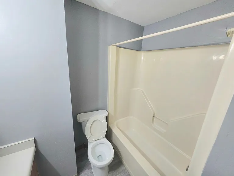 681 Brown St — Photo 3