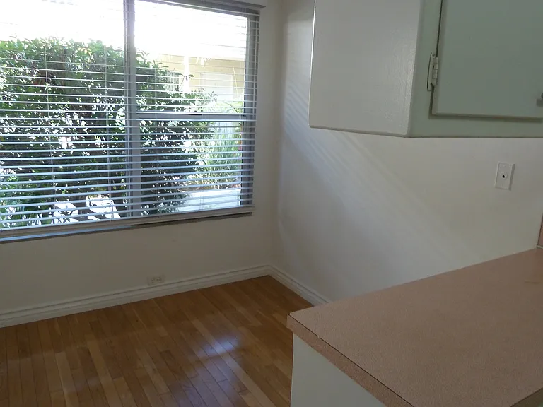1022 2nd St #4 — Photo 7