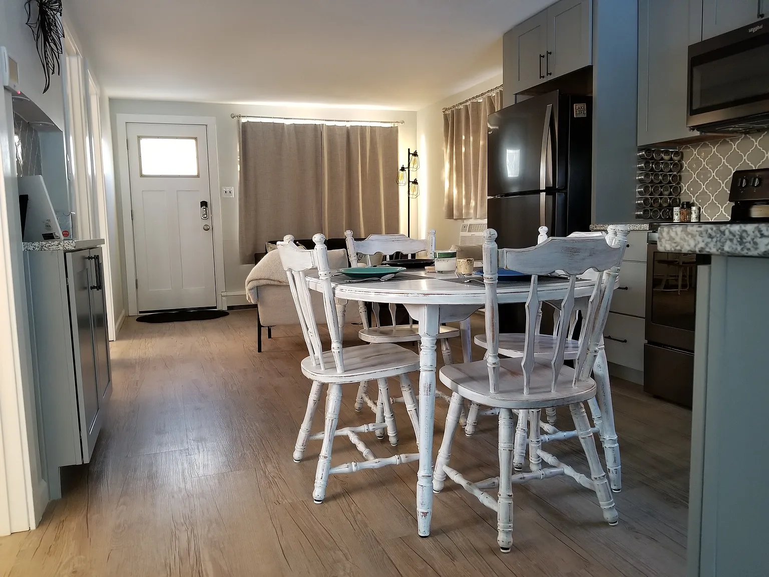 2 bed, 800 sqft, $1,700 — Photo 2