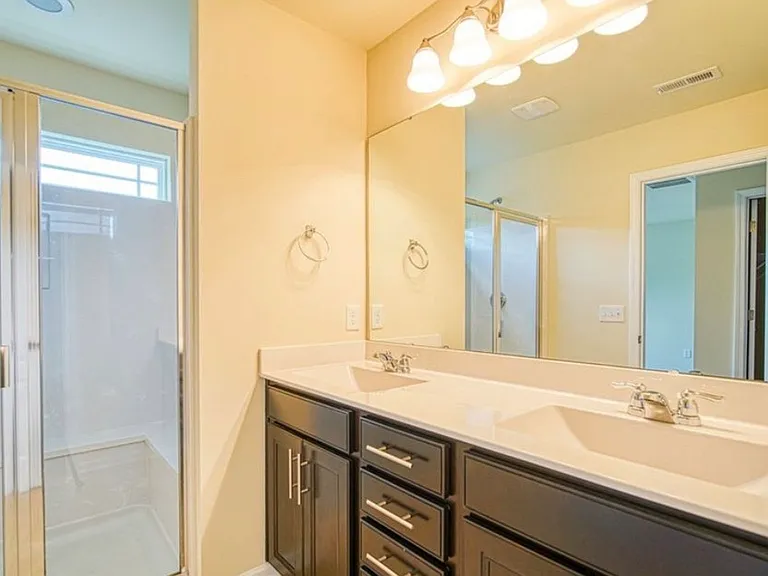 700 Daisy Hill Ln — Photo 16