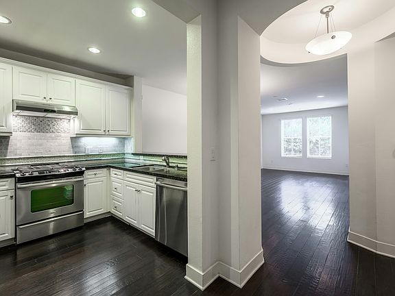 2nd image of 2349 Jefferson St Unit 121
