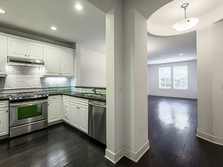 2349 Jefferson St #121 — Photo 2