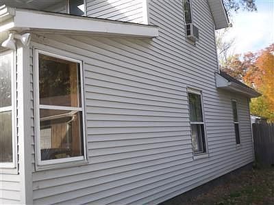 2nd image of 429 E Division St