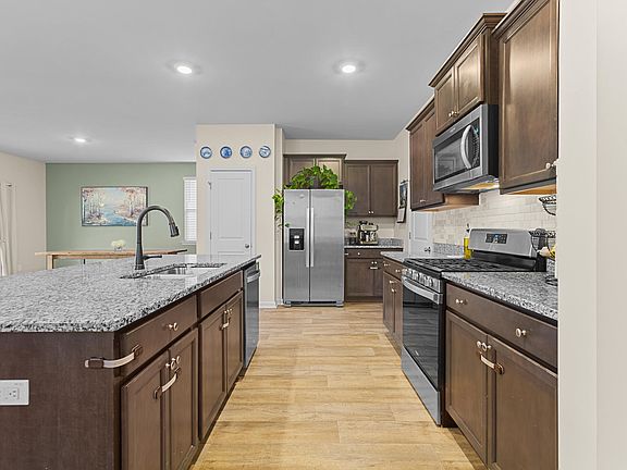 4th image of 109 Sweet Cherry Ln
