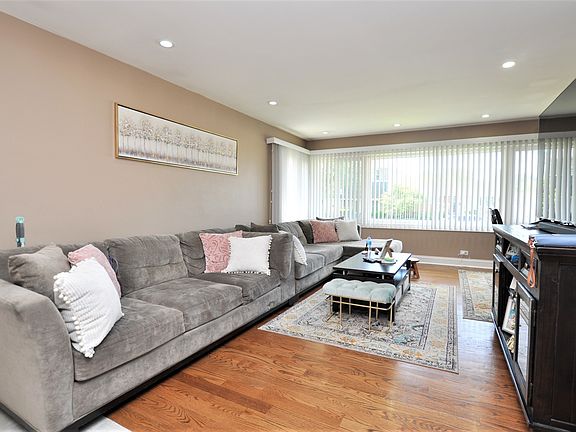 4th image of 7226 W Conrad Ave