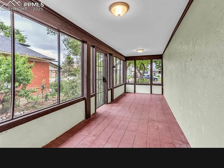 2414 N Greenwood St — Photo 7