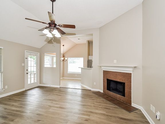 4th image of 160 Greer Ln