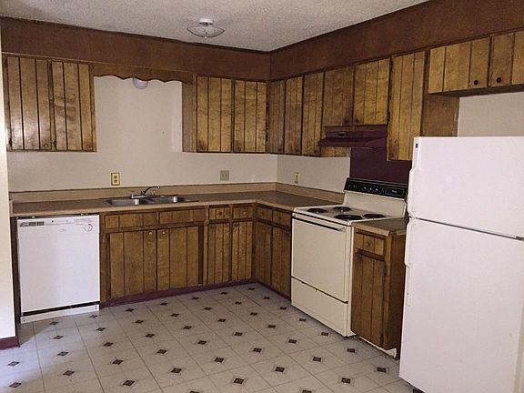 2nd image of 108 Stonecreek Dr APT C