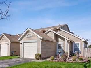 367 Trailside Ct, Carol Stream, IL 60188
