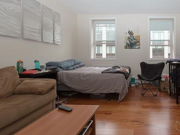 3rd image of 216 E 13th St APT 4n