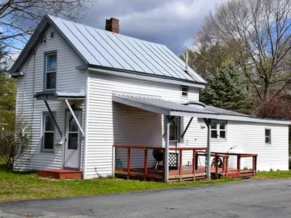 8 Fern St, Madison, ME 04950