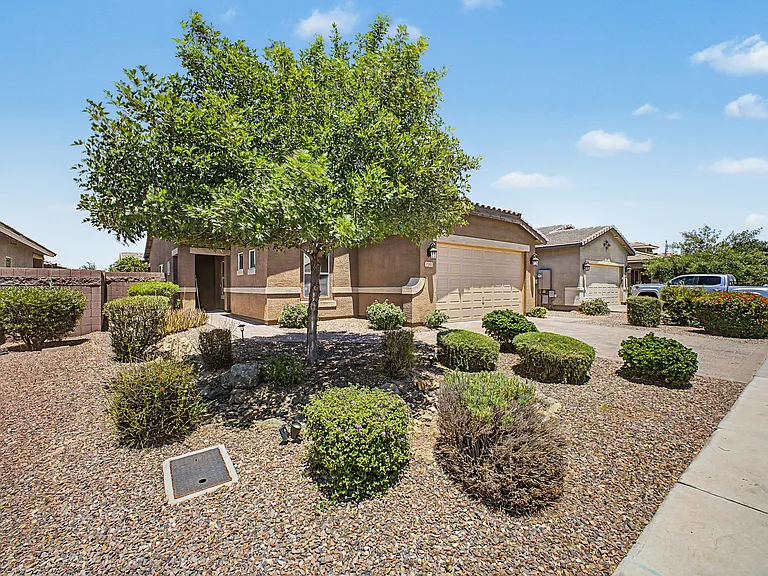 1360 W Joshua Tree Ave — Photo 38
