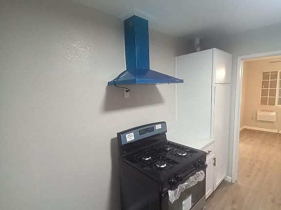 4th image of 1342 Oak St #2