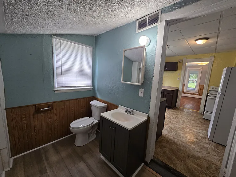 232 Center St — Photo 19