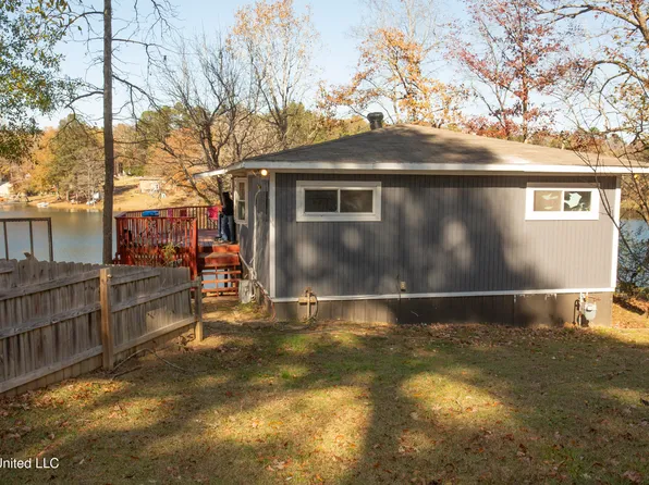 249 Lake Shore Dr, Potts Camp, MS 38659