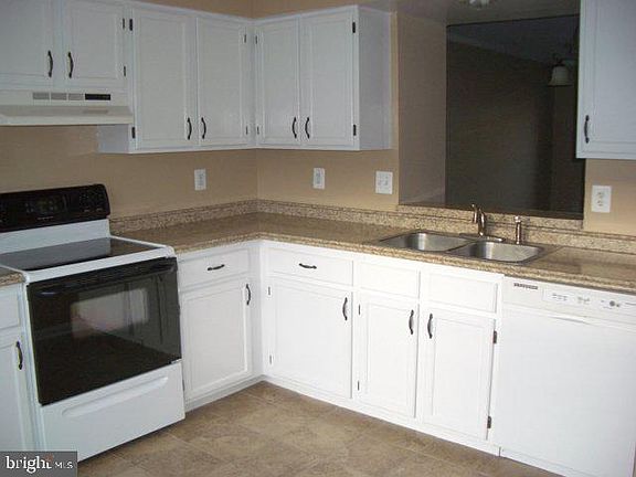 2nd image of 3660 Stewart Ln