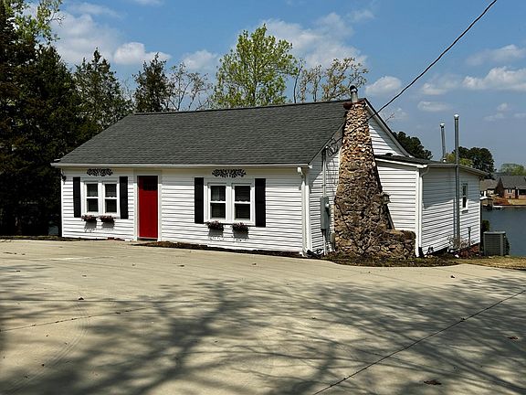 2nd image of 1109 Calhoun Rd E