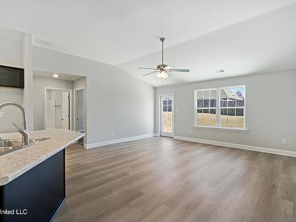 4th image of 2531 Marion Ln