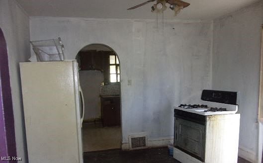 4th image of 799 Wilmot St