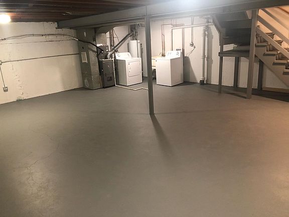 5th image of 2025 Williamsburg Dr