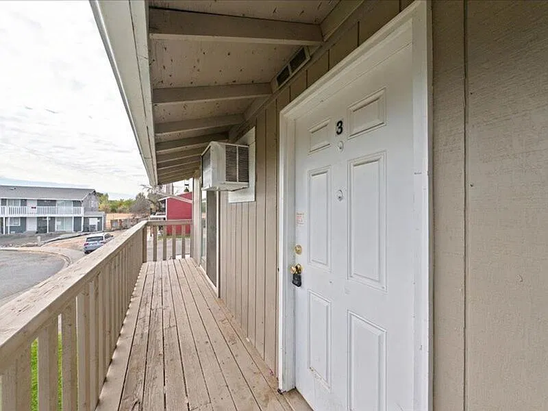 3 bed, 1.5 bath, 1000 sqft, $1,550 — Photo 2