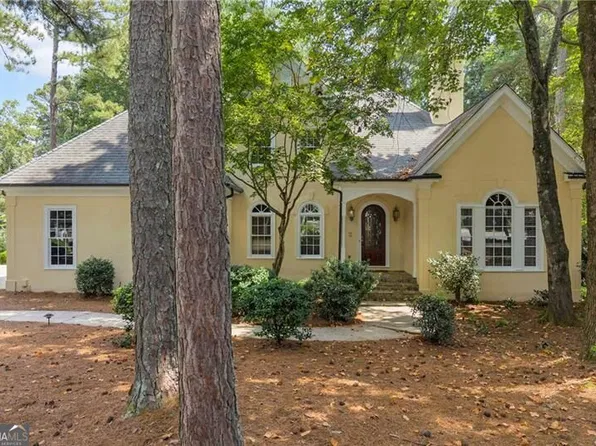 1070 Abingdon Ln, Johns Creek, GA 30022