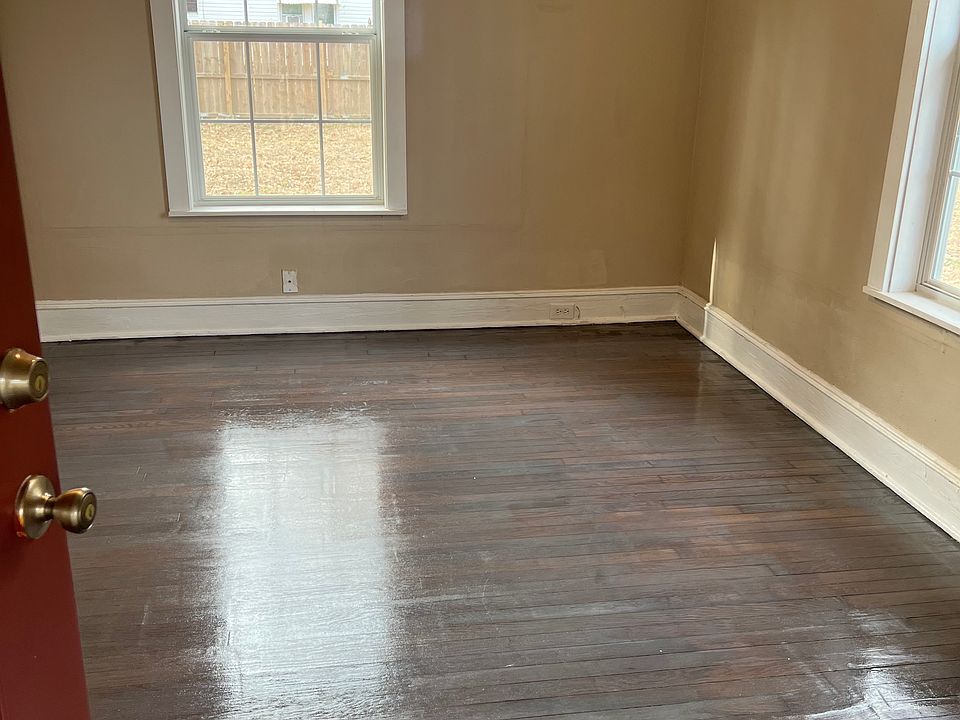 2nd image of 2715 Malcolm St
