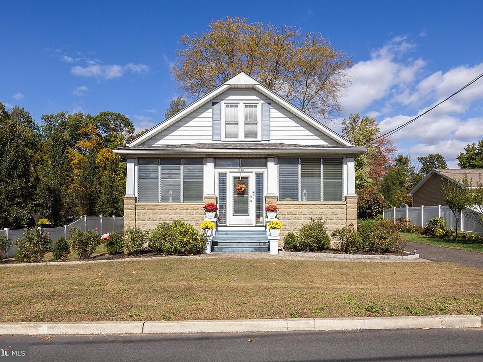 1st image of 239 Woodland Ave