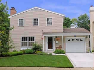 676 Prairie Ave, Glen Ellyn, IL
