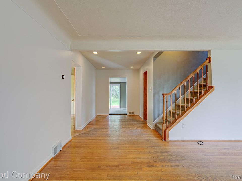 1921 Mcdonald Ave, photo 14