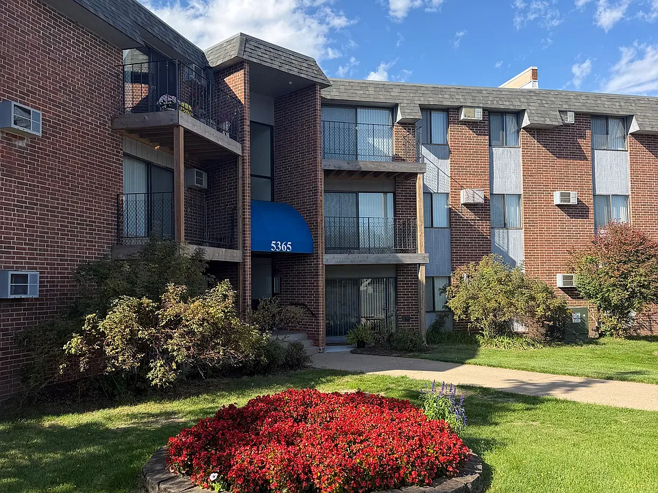 Lake Cove Village Apartments