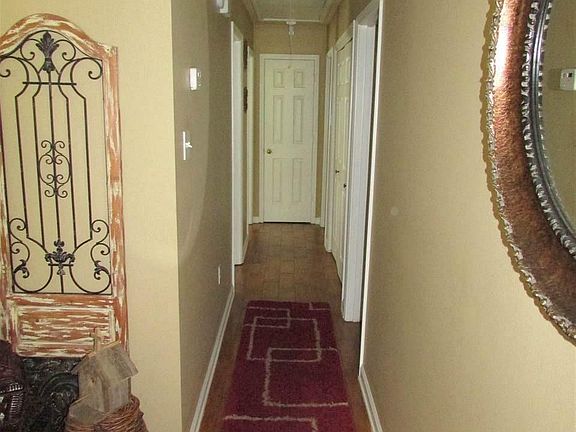 5th image of 30765 Arlington Dr