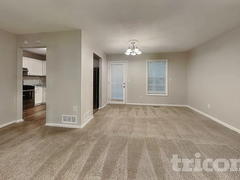 204 Campbell Dr — Photo 2