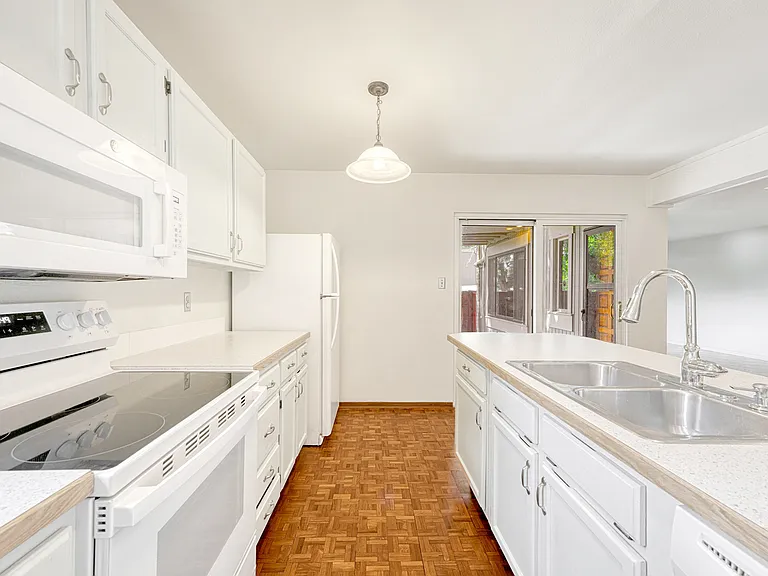 1181 S Yosemite Way — Photo 17