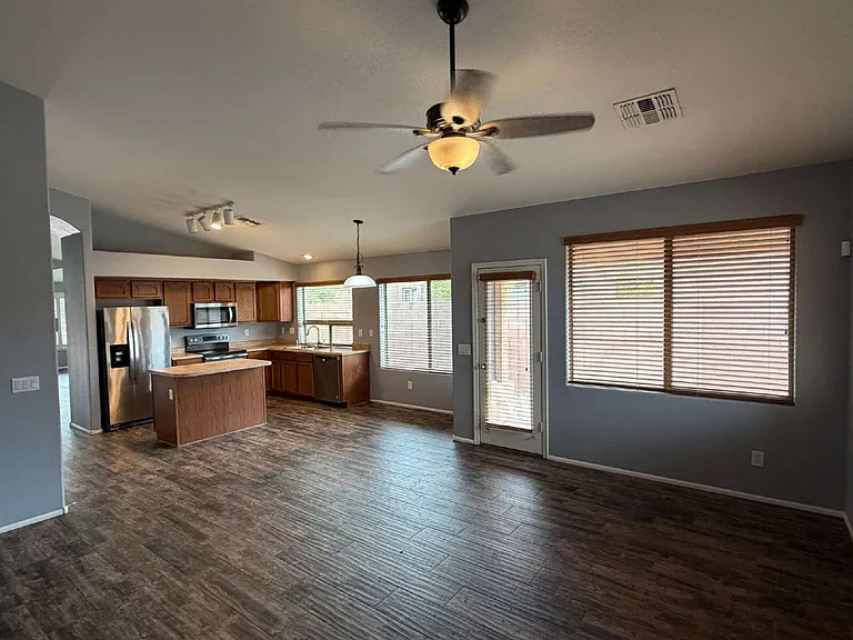 135 W Holstein Trl — Photo 7