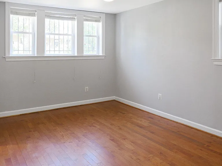 1815 A St SE #101 — Photo 10